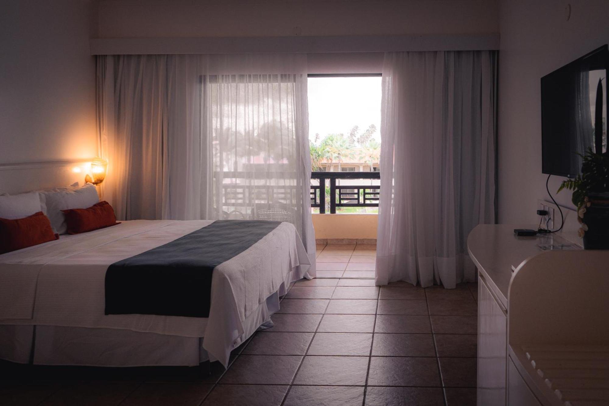 Sun City Rota Das Emocoes Камосим Екстериор снимка