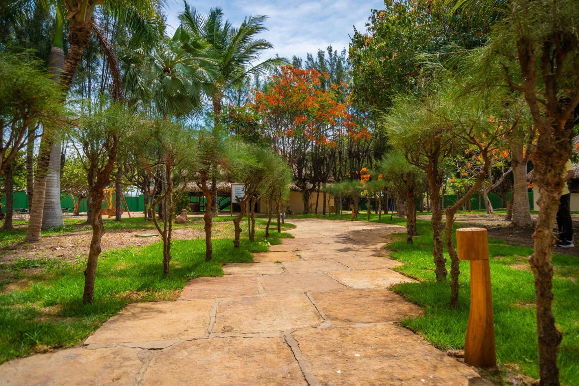 Sun City Rota Das Emocoes Камосим Екстериор снимка
